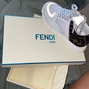 fendi girl toddler sneaker